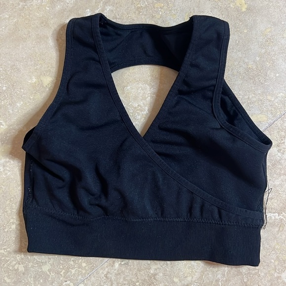 💕Cute Sports Bra💕 - Picture 2 of 4